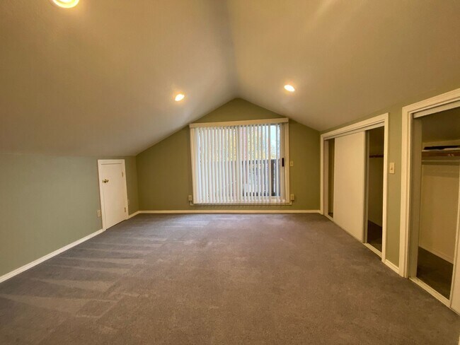 Building Photo - Charming 3 Bed 2 Bath Portland Bungalow!