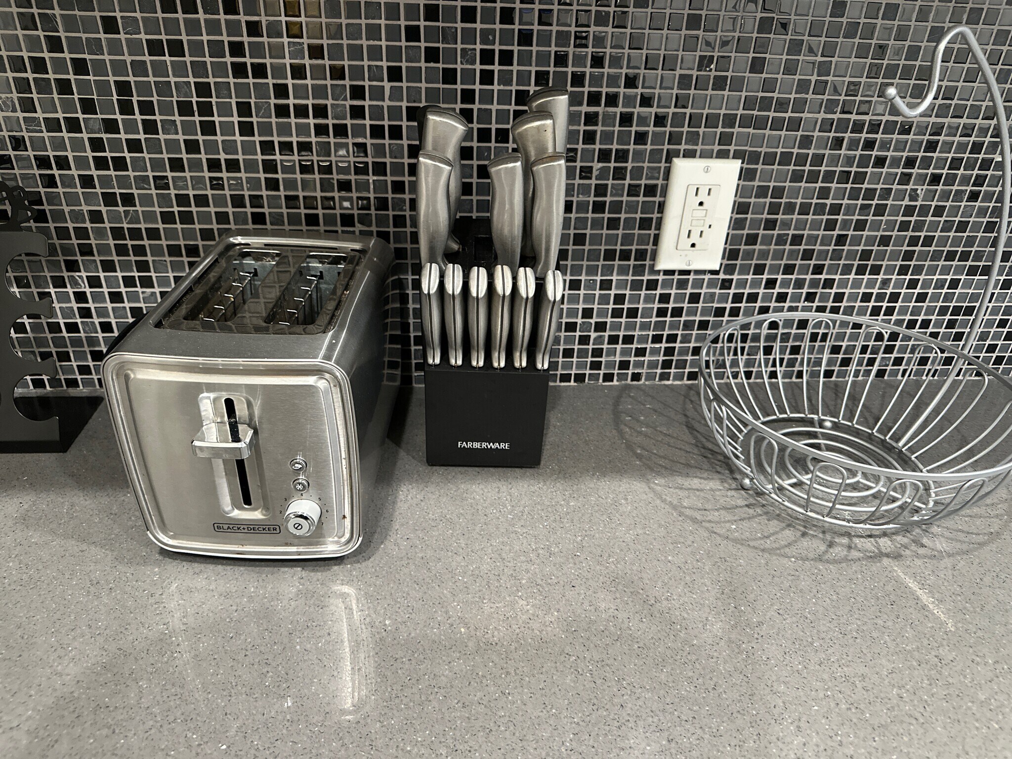 Building Photo - 1416 S Crest Dr