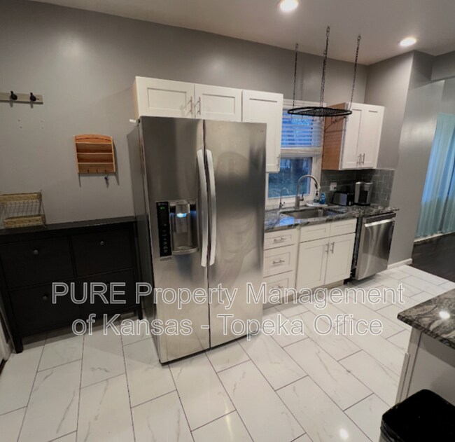 Building Photo - 2937 The Paseo