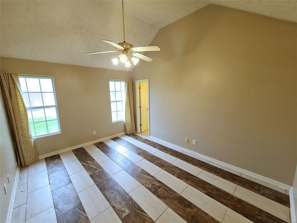 Building Photo - 123 Meadowview Dr