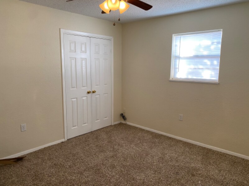 Building Photo - 121 Cactus Dr