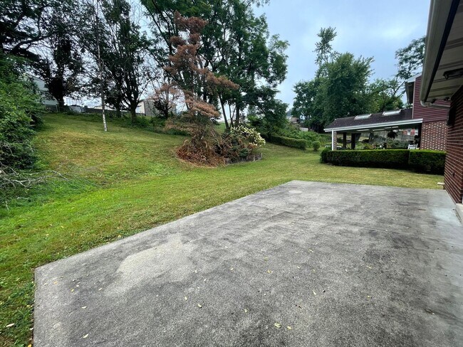 Building Photo - Nicely Renovated 2 Bedroom/2  Bath in Bon Air!