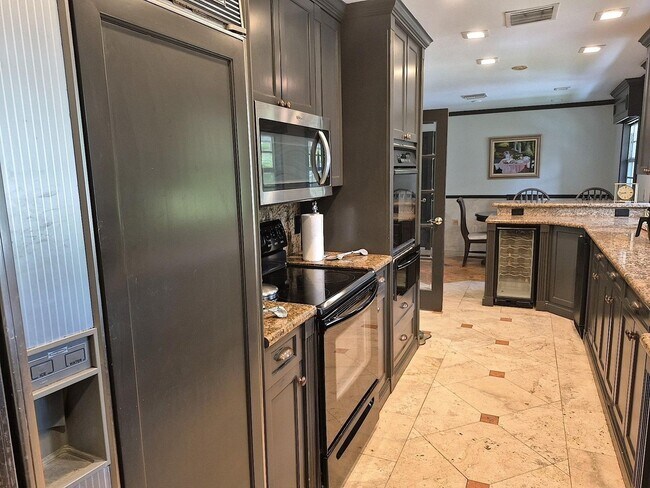 Building Photo - 11081 SW 30th Ct