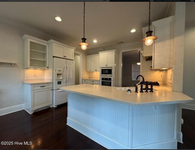 Building Photo - 428 N Belvedere Dr