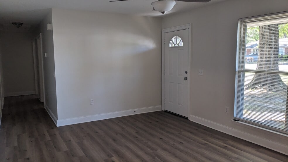 Building Photo - 123 Greene Dr