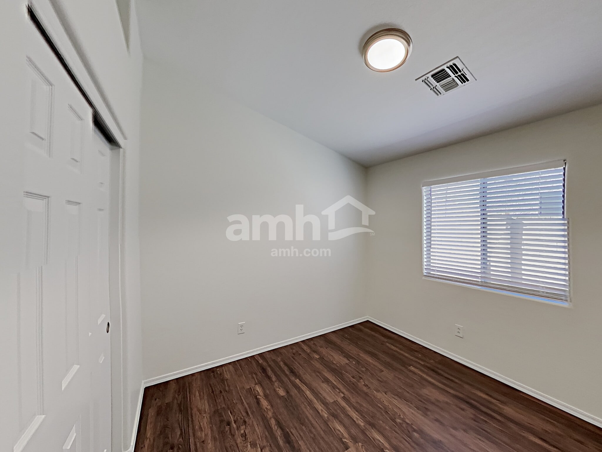 Building Photo - 13732 W Solano Dr