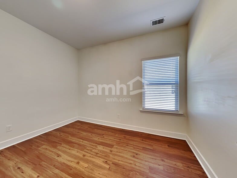 Building Photo - 201 Houston Dr