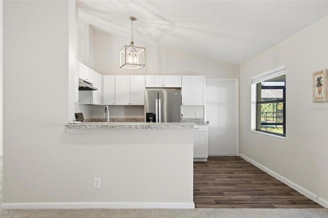 Building Photo - 8 Blakeport Ln