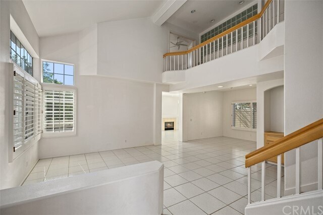 Building Photo - 24 Amarante