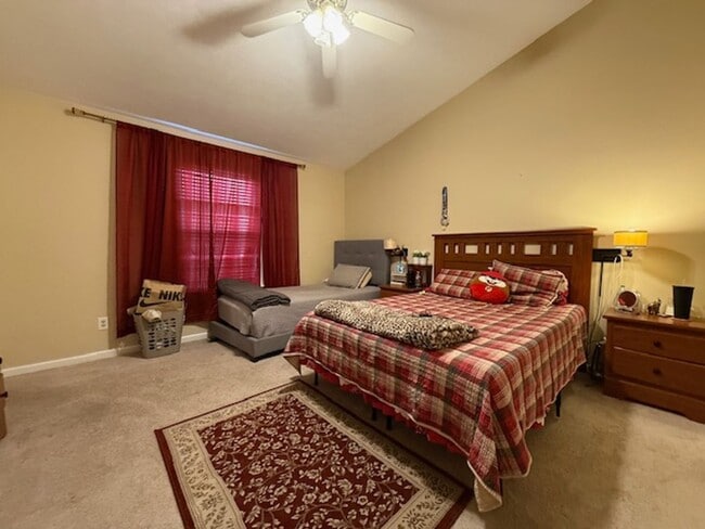 Building Photo - Comfort, Convenience, and Great Location!!