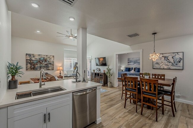 Building Photo - Fully Remodeled 2-Bedroom Condo at the Sco...