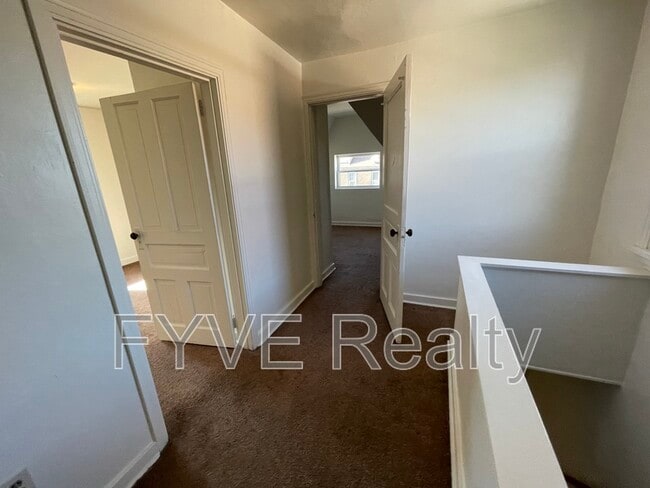 Building Photo - 489 Norton St