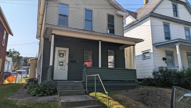 Building Photo - 415 W Front St