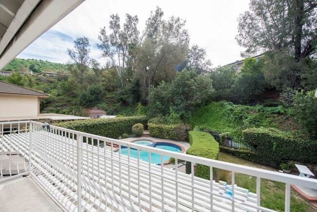 Building Photo - Rose Hills