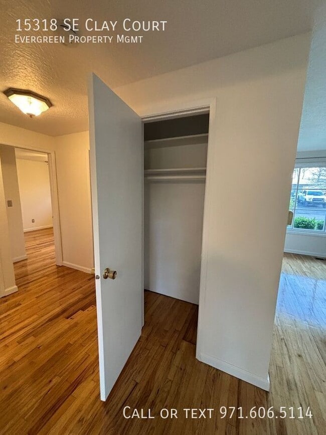 Building Photo - 15318 SE Clay Ct