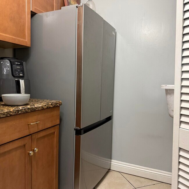 Building Photo - 4855 Via Palm Lakes