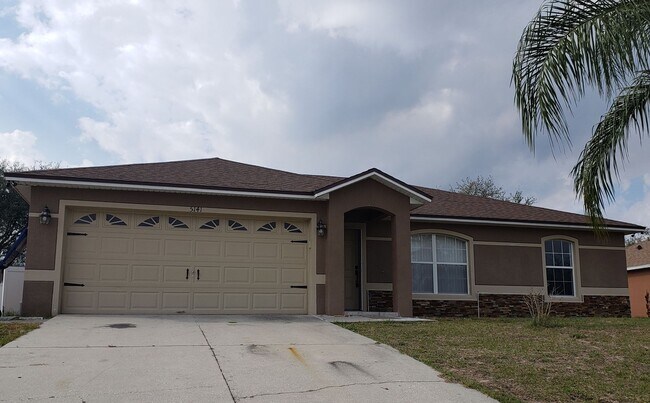 Primary Photo - ~3/2~ Cardinal Pines Estate~Large Fenced i...