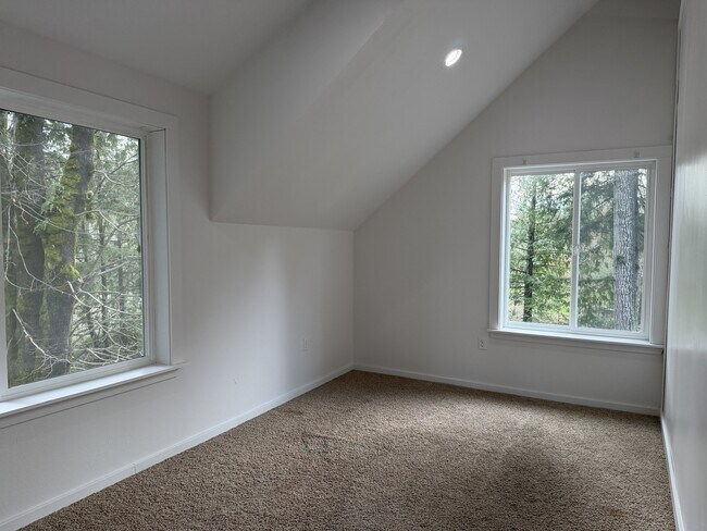 Building Photo - 1310 SE Fireweed Rd