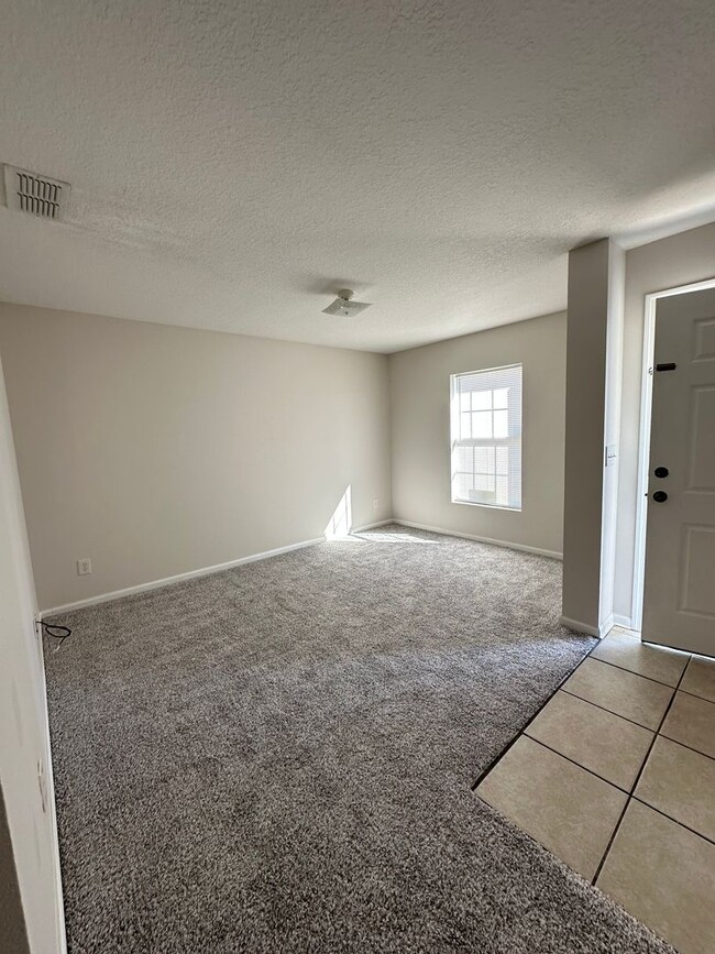 Building Photo - Marion Oaks Unit 10 4 Bedrooms 2 Baths