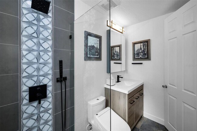 Building Photo - 525 Lexington St