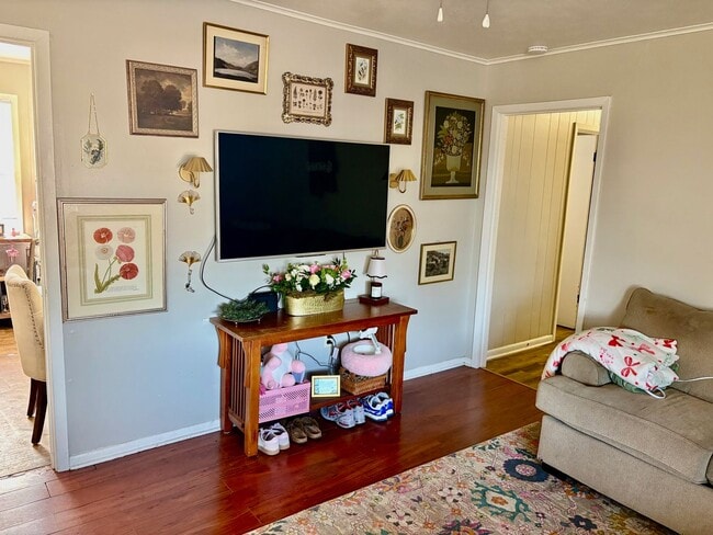 Building Photo - 506 Spring St