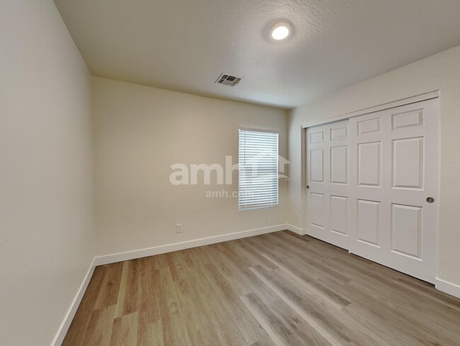 Building Photo - 12821 W Myer Ln