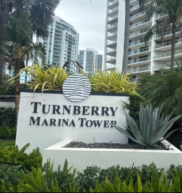 Building Photo - 19500 Turnberry Way