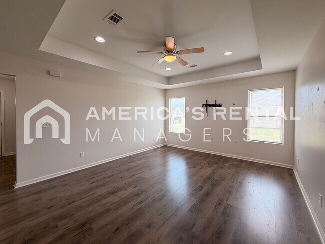 Building Photo - 6221 Burbank Crossing Loop