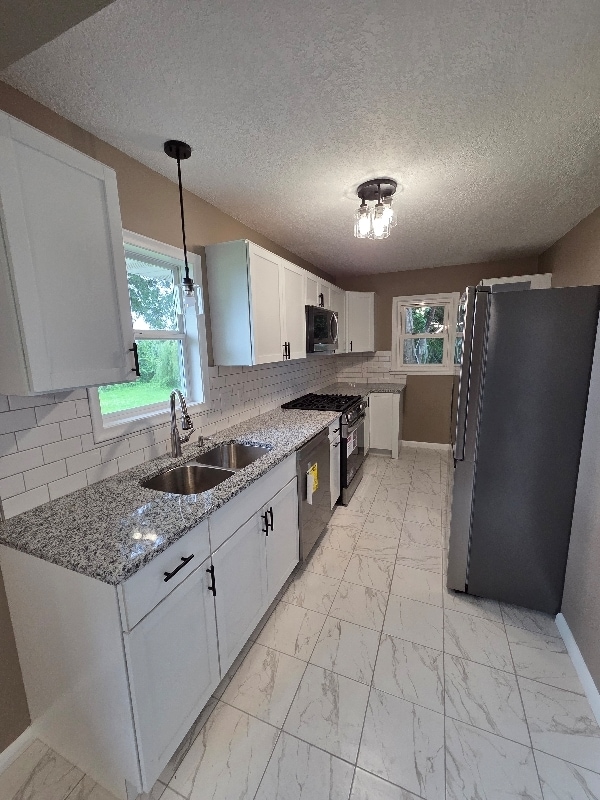 Building Photo - 3311 Interlachen Dr NE