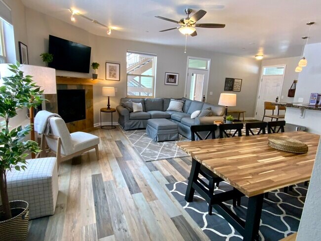 Building Photo - 115 Spinner St