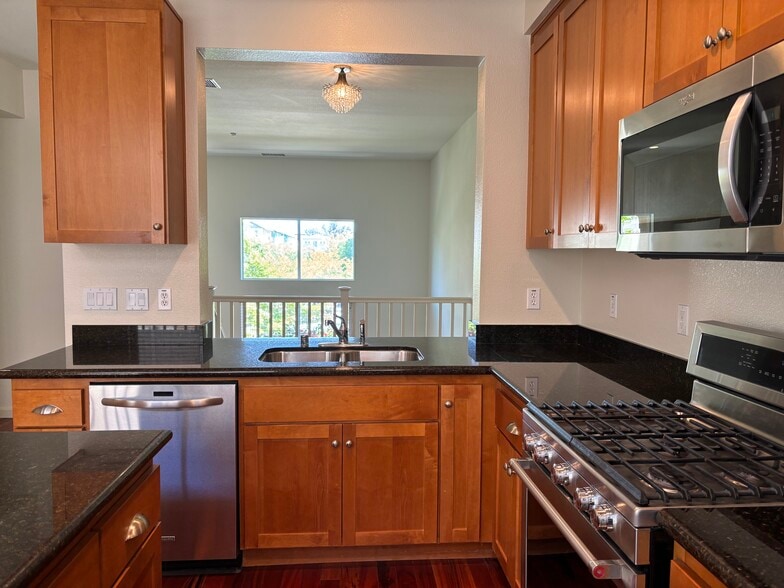 kitchen 1 - 180 Oberg Ct