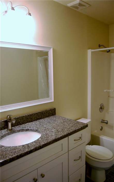 Building Photo - 2832 Oak Shore Rd