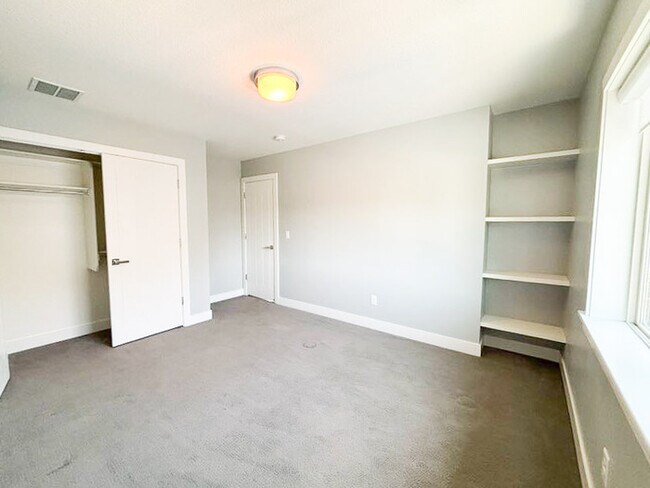 Building Photo - Luxury 5-Bedroom Rental with Pool, Finishe...