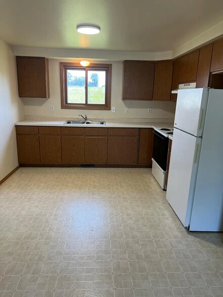 Building Photo - 502 N Steven Ave