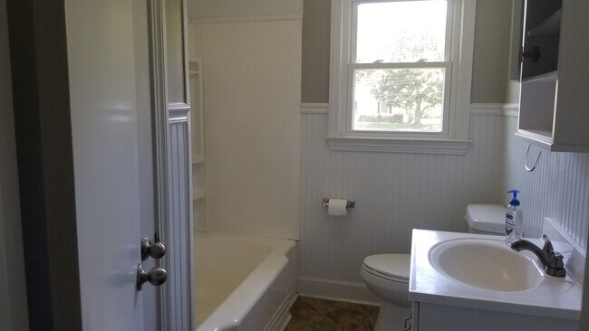 Building Photo - 16 Elmira Dr