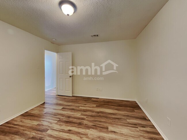 Building Photo - 10308 Oak Branch Ln