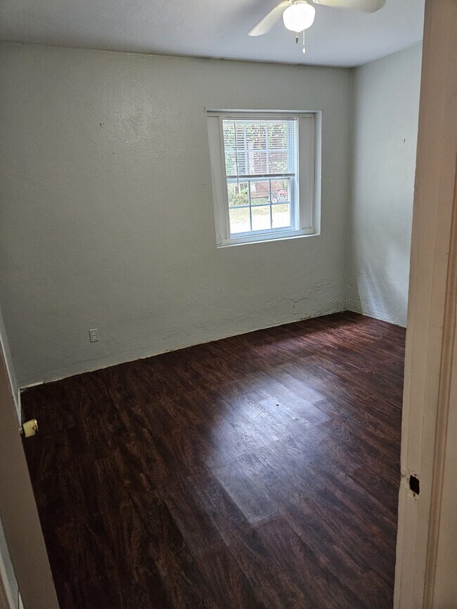 Building Photo - 567 Northside Dr