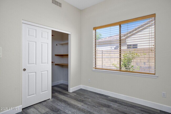 Building Photo - 12706 E Desert Cove Ave