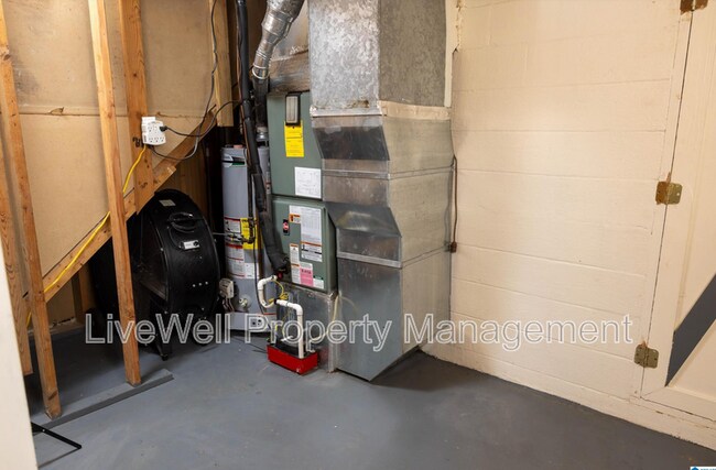 Building Photo - 115 Valley Ln