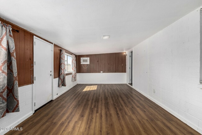 Building Photo - 3945 W Orange Dr