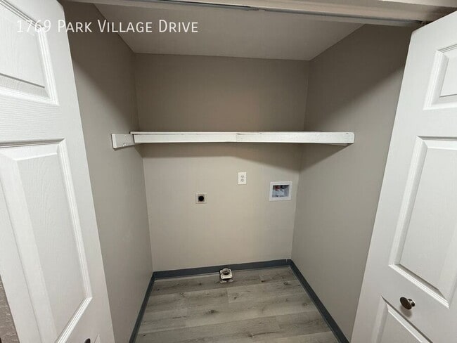 Building Photo - 1769 Park Village Dr
