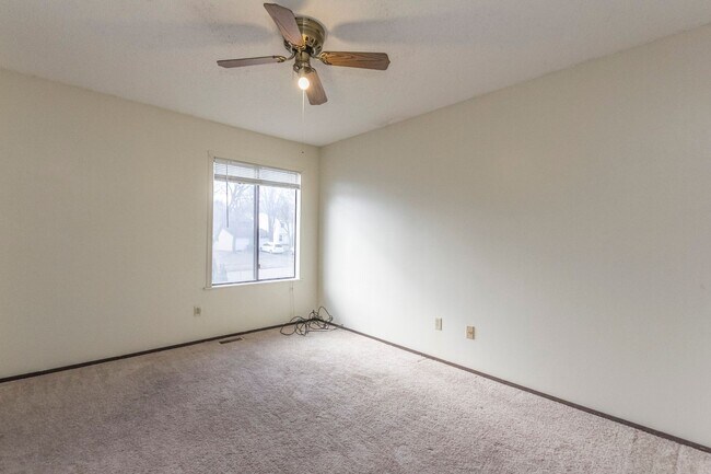 Building Photo - Cozy 3 Bedroom 1.5 Bathroom Duplex