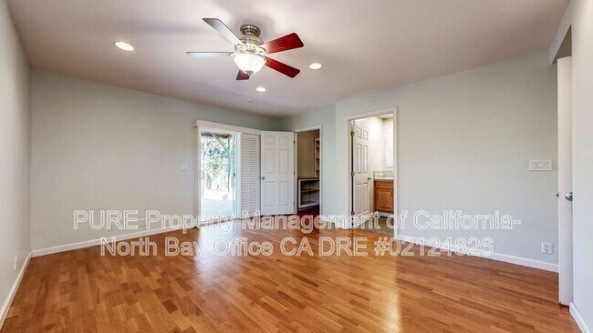 Building Photo - 652 Corlano Ave