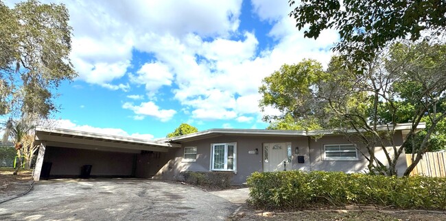 Building Photo - Spacious 3-Bedroom Home in English Estates