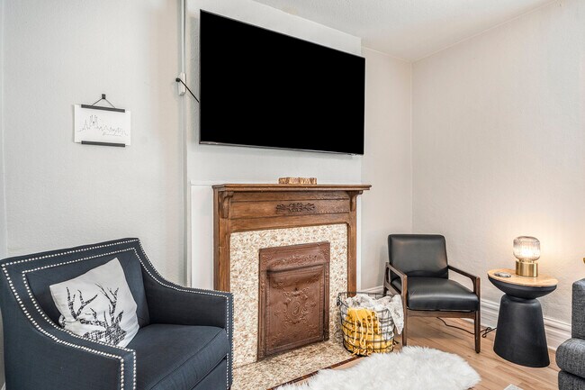 Building Photo - 832 26th St