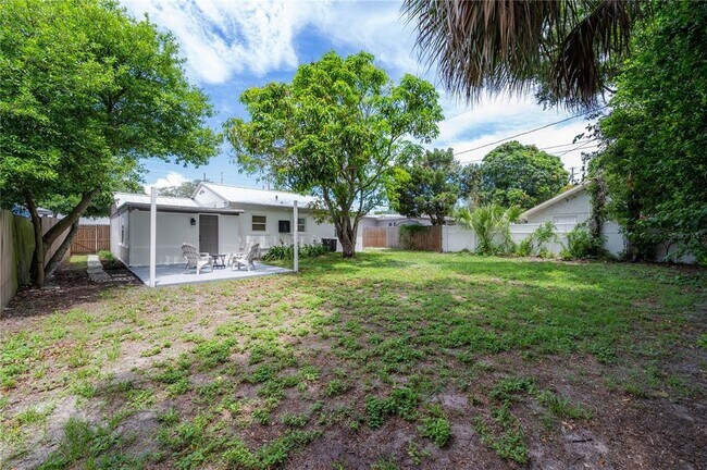 Building Photo - 611 S Highland Ave