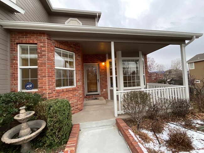 Building Photo - 5 Bedroom Home Available Near Rangewood Dr & Vickers Dr!