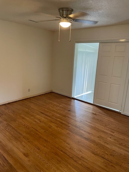 Building Photo - 4639 E Hamilton Ave