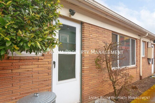 Building Photo - Remodeled 1BR/1BA in the Overlook Neighbor...