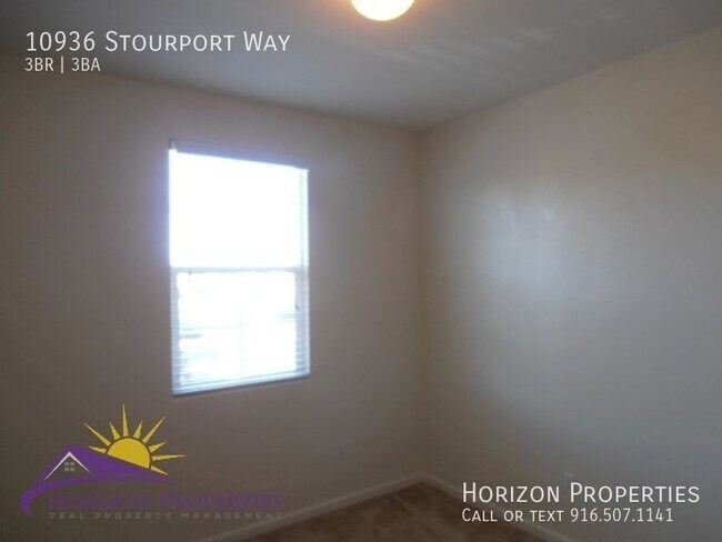 Building Photo - Modern Two-story 3 Bed 2.5 Bath 1,374 sqft...